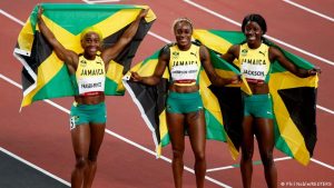 Tokyo 2020: Elaine Thompson Herah shatters Olympic record on her way to 200m gold.