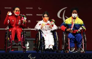 Guo during the medal ceremony