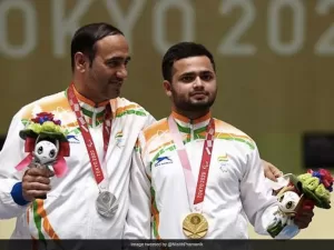 Manish and Singhraj after winning the medals