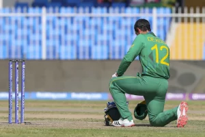 Quinton de kock takes knee