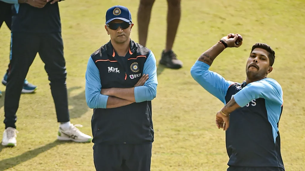 Rahul Dravid Wicketkeeping during India's Practice session