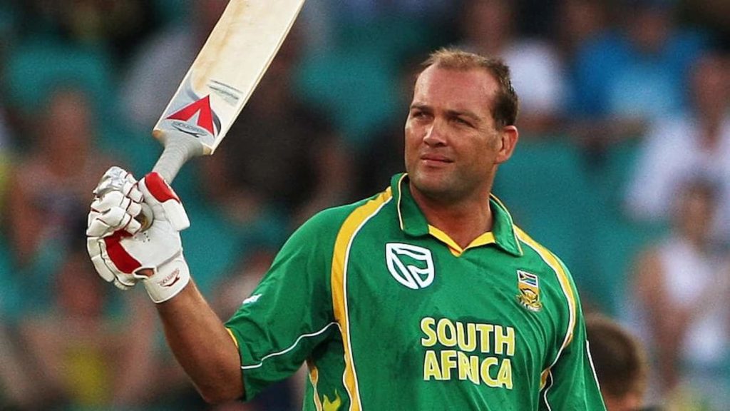 Jacques Kallis stands at fifth position in the list of 5 Fast Bowlers with Longest Cricket Careers