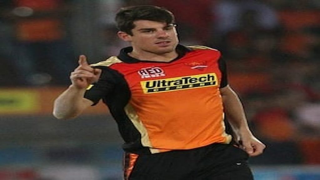 Moises Henriques takes another wicket