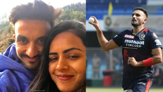 Harshal Patel's sister poses with him for a selfie