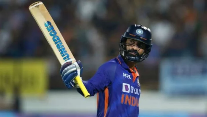 Dinesh Karthik surpasses Dhoni to become the oldest Indian to score a half-century in T20s
