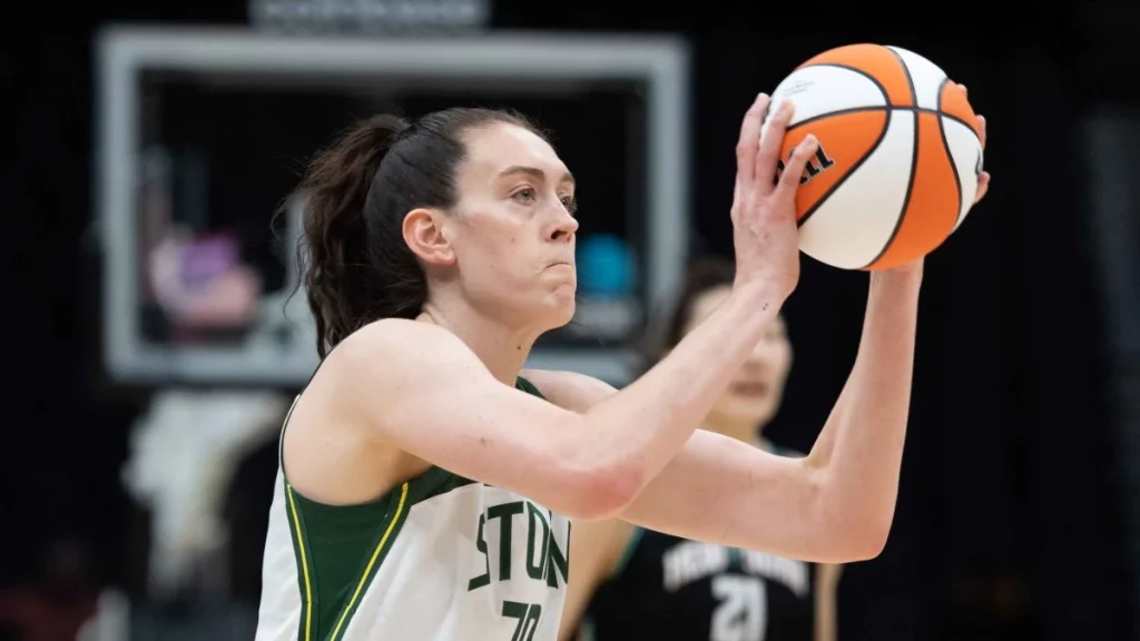 Breanna Stewart during a game.