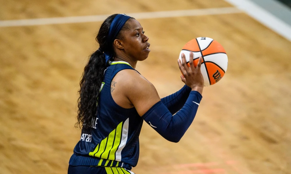 Arike Ogunbowale during a game for the Wings.