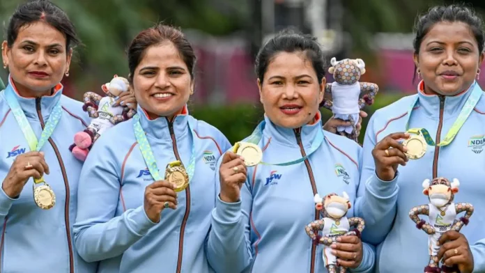 India's first Lawn Balls Gold Winning Tam poses with their medals
