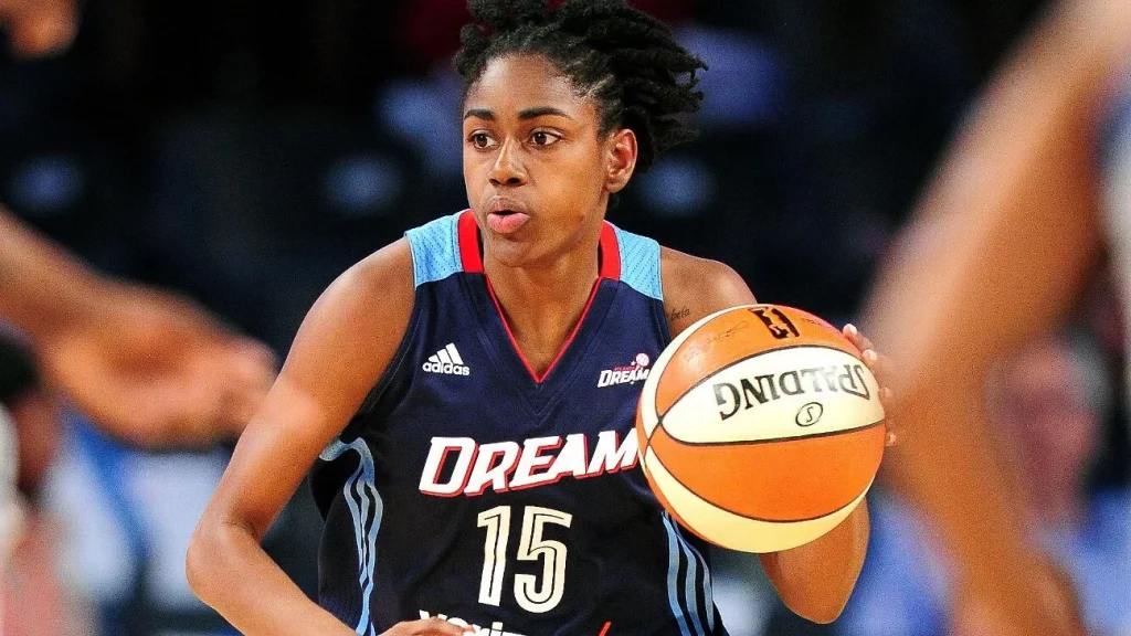 Tiffany Hayes in a match for the Atlanta Dream.