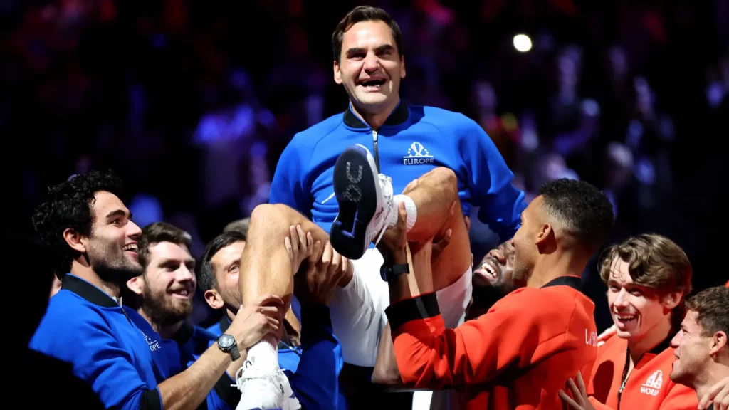  Roger Federer lifted by fellow players