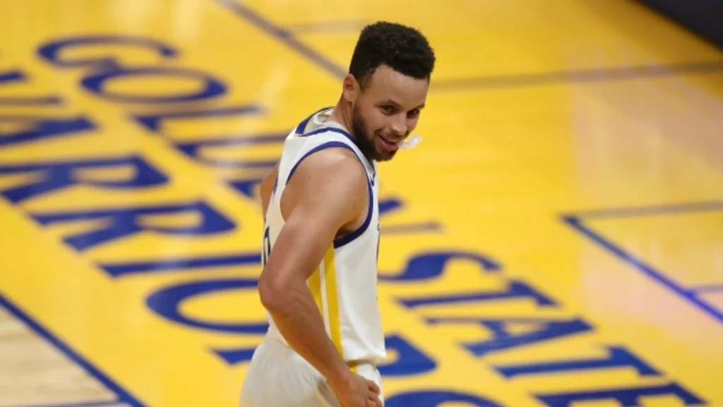 Stephen Curry fined $25,000 for their behavior on the court