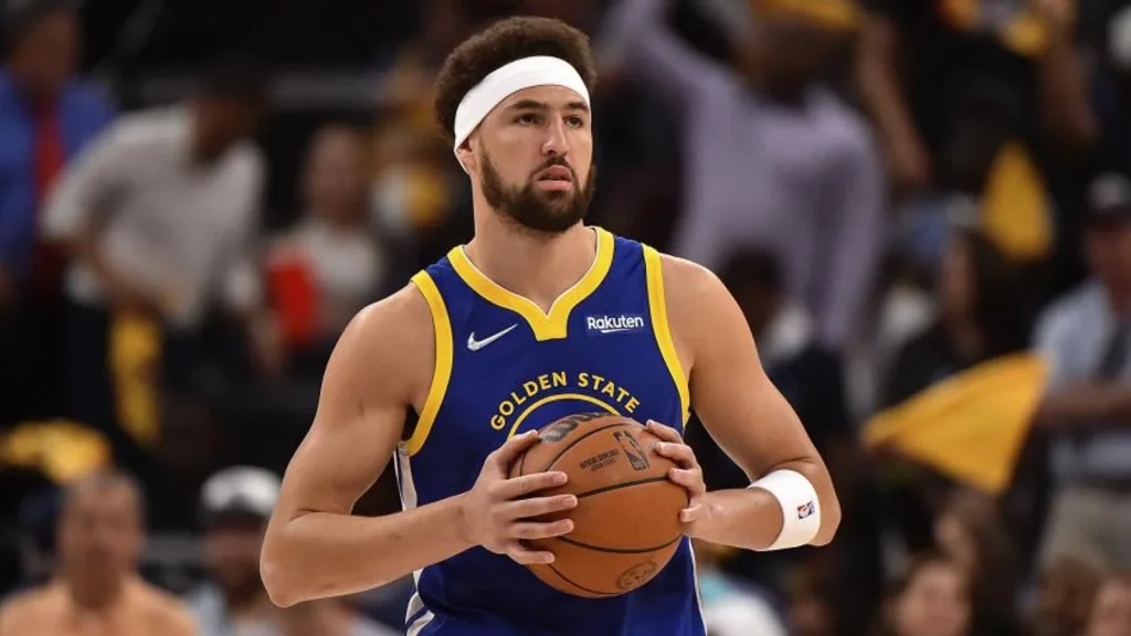Klay Thompson hits 42 points to lead the Warriors to a 116-101 victory over the Rockets