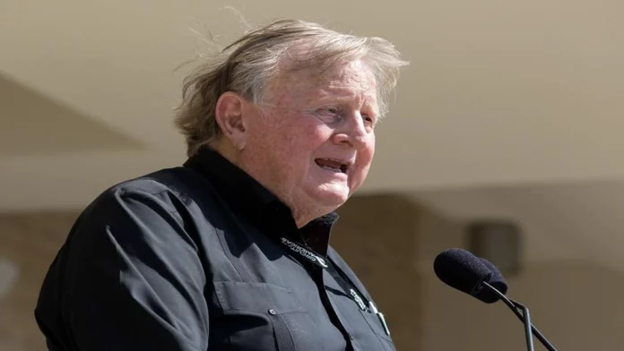 Red McCombs, former owner of the Spurs and Nuggets, dies at the age of 95