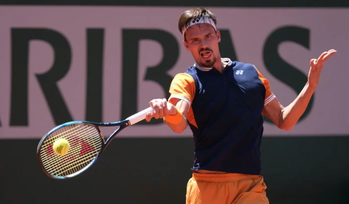 Daniel Altmaier beats Jannik Sinner in a huge upset at the French Open