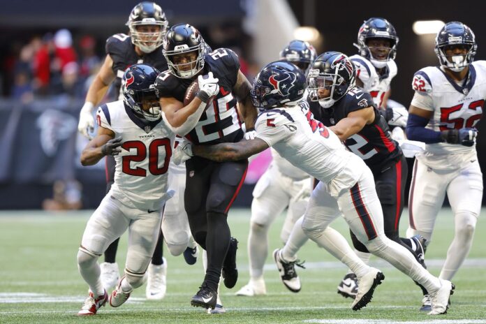 Houston Texans players in attack